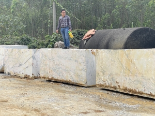 SELECTING MARBLE BLOCKS