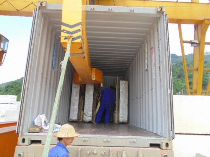 Loading container